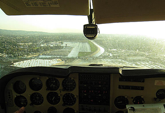 El Monte Airport (EMT) Appraoching to Runway 19 (Cessna 182)